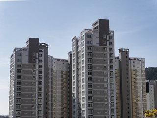 Fototapeta na wymiar Big buildings in the rich residential quarter of Yeosu city, South Korea