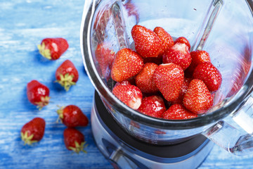 cooking strawberry smoothies