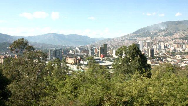 ciudad paisaje urbano medellin turismo naturaleza arboles edificios horizonte panorama city landscape medellin tourism nature trees buildings skyline panorama