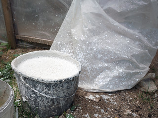 Basket with mixed cement