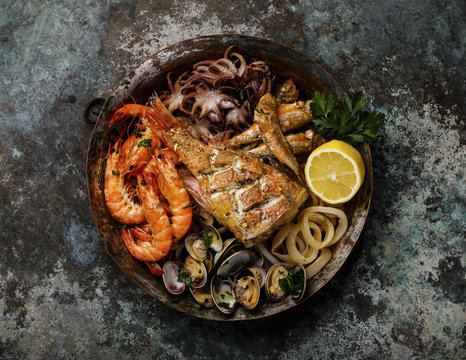 Seafood assorted platter - Prawn Shrimp, Vongole Clams, Squid rings, Octopus mini, roast Mackerel, roasted Perch