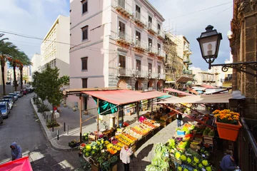 Kussenhoes Luchtfoto van de Capo-markt in Palermo © lapas77