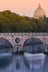 Fototapeta premium St Peter's Basilica viewed from Tiber River