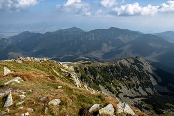 Obraz premium Mountain with view of misty valley and misty sky