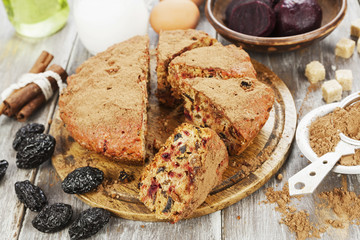 Beetroot pie with prunes and cocoa powder