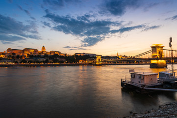 Fototapeta na wymiar Chain bridge at night in Budapest, Hungary