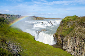 Gullfoss Wasserfall mit Regenbogen - Island
