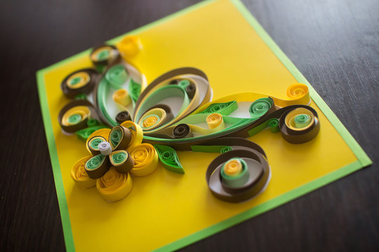 Beautiful flowers made in quilling art