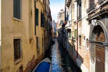 Obraz na płótnie Canvas Narrow canal of Venice