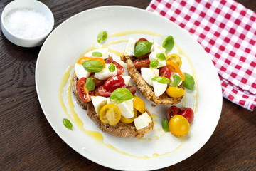 plate lunch tomato cheese mozzarella basil vegetarian italy heirloom cloth