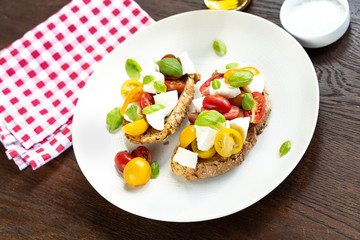 plate lunch tomato cheese mozzarella basil vegetarian italy heirloom cloth