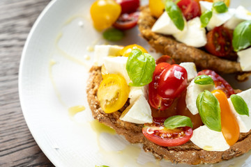 plate lunch tomato cheese mozzarella basil vegetarian italy heirloom cloth