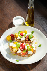 plate lunch tomato cheese mozzarella basil vegetarian italy heirloom cloth