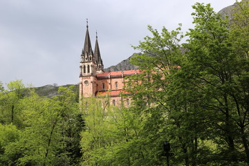 Fototapeta na wymiar Basilica Ntra Sra de Covadonga