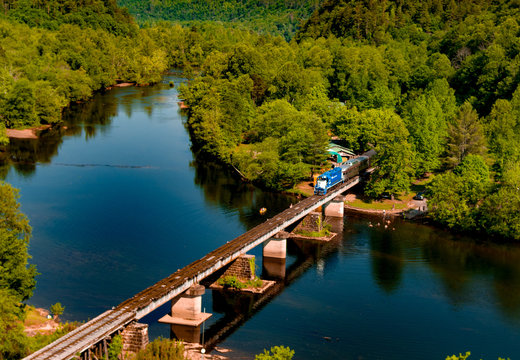 Train bridge over the Hiawassee River in Tennessee – Gorgeous afternoon picture of a train bridge in Tennessee in high resolution.