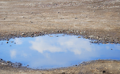 水たまり　空　反射　素材