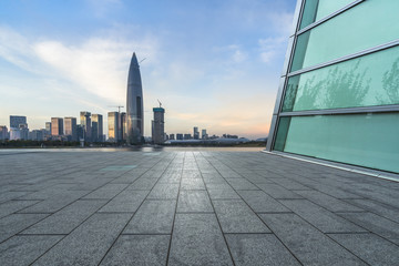 Fototapeta premium Panoramic skyline and buildings with empty square floor