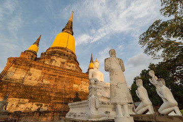 Naklejka premium タイ・アユタヤ・遺跡・仏陀・Wat Yai Chai Mongkon