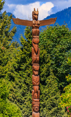 Obraz premium First Nations American Indian totem poles in Stanley Park in Vancouver Canada
