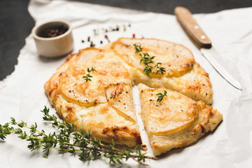 Pizza with pear, cheese and thyme