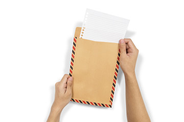 Obraz premium Hands insert the paper into brown envelope