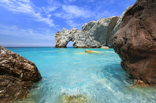 Die ber&uuml;hmte Lalaria Felsen auf der Insel Skiathos in Griechenland