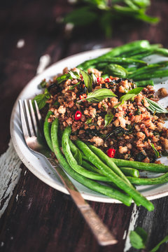 Pad Ka Prao, Sauté de Porc au Basilic Thaï, Cuisine Thaïlandaise