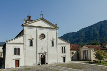 Fototapeta premium La concattedrale di San Pietro Apostolo è l'edificio di culto più importante della città di Feltre 