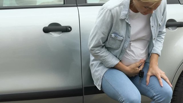 Helpless pregnant woman has miscarriage, lonely near car, premature birth