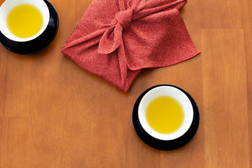 風呂敷に包んだ贈り物