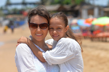 Obraz premium Portrait of a mother with daughter on beach