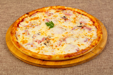Pizza with ham