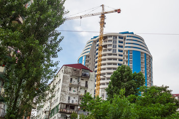 Fototapeta na wymiar construction of multi-storey buildings 
