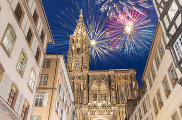 Amazing Firework above Notre dame de Strasbourg, Christmas Time in France - obrazy, fototapety, plakaty