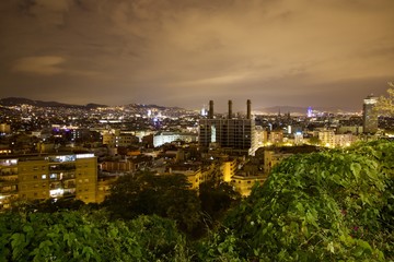 Obraz premium Vista panorâmica nocturna de Mont-Juic para Barcelona.