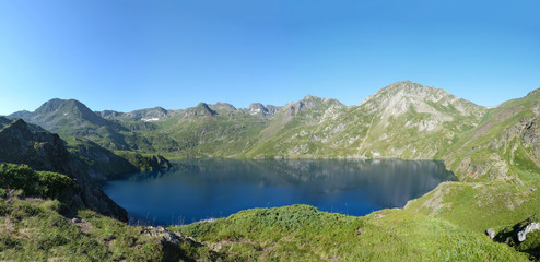 Fototapeta na wymiar Lac Bleu de Lesponne