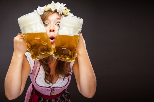 Frau mit Bier Mass,Oktoberfest