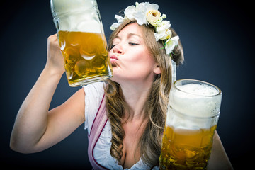 Frau mit Bier Mass,Oktoberfest