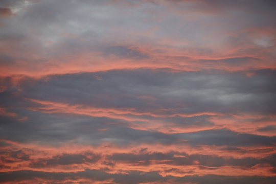 Wolkenhimmel abends bei Sonnenuntergang © gunterkremer