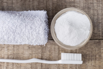 baking soda with brush and vinegar