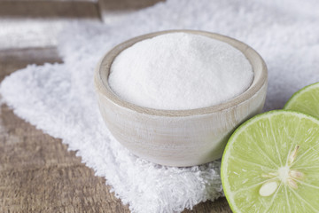 baking soda and lemon on wooden table