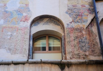 Municipal building with fragments of Renaissance frescoes.