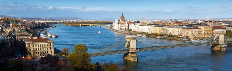 Fototapeta na wymiar Historical center of Budapest with Chain Bridge and Parliament