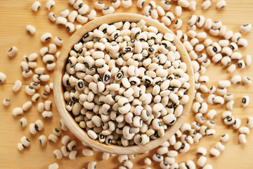 black-eyed peas on wooden background
