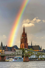 Regenbogen über dem Frankfurter Dom