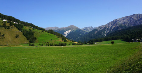Fototapeta na wymiar Muenstertal beim Ofenpass, Schweiz, Val Müstair