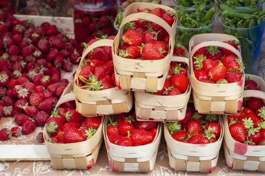 Berries and vegetables are sold on the market.