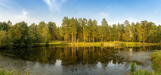 осенняя панорама с прудом и соснами на берегу, Россия Урал, сентябрь © 7ynp100