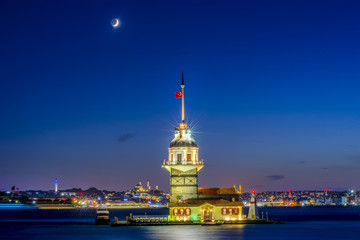 Obraz premium Maiden's Tower in istanbul, Turkey (KIZ KULESI - USKUDAR)