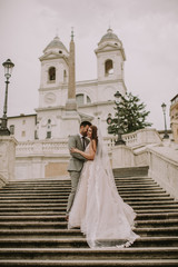 Obraz premium Young wedding couple on Spanish stairs in Rome